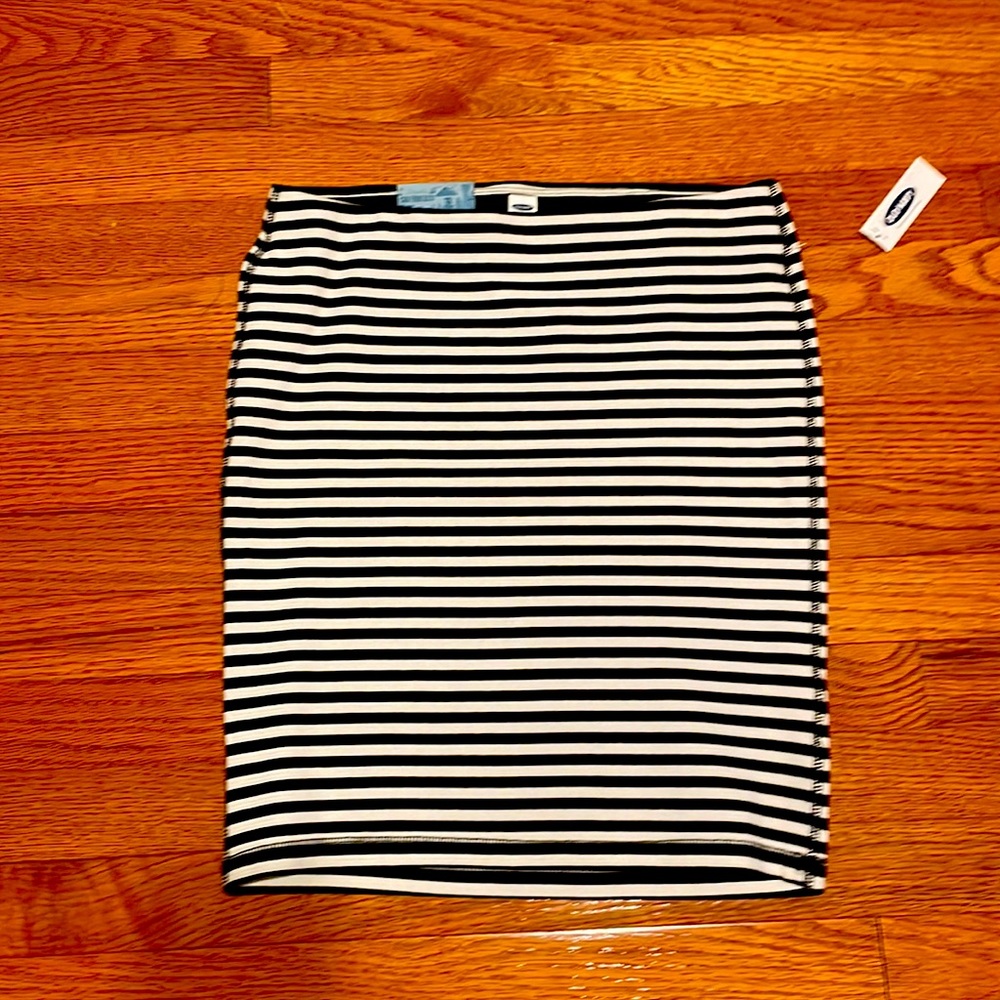 NWT. Old Navy Knit Pencil Skirt. Size XS.